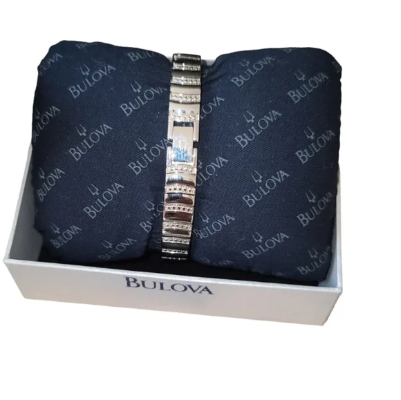 Bulova Women's Swarovski Crystal Silver Tone Quartz Watch C899182 - Picture 3 of 7